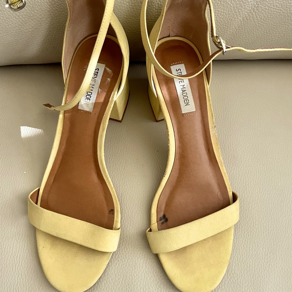 Steve Madden yellow ankle strap sandals 👡